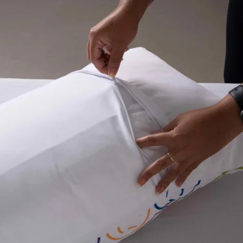 Fronha Travesseiro de Corpo Love | sem Aba | com Zíper - Linhas & Lares